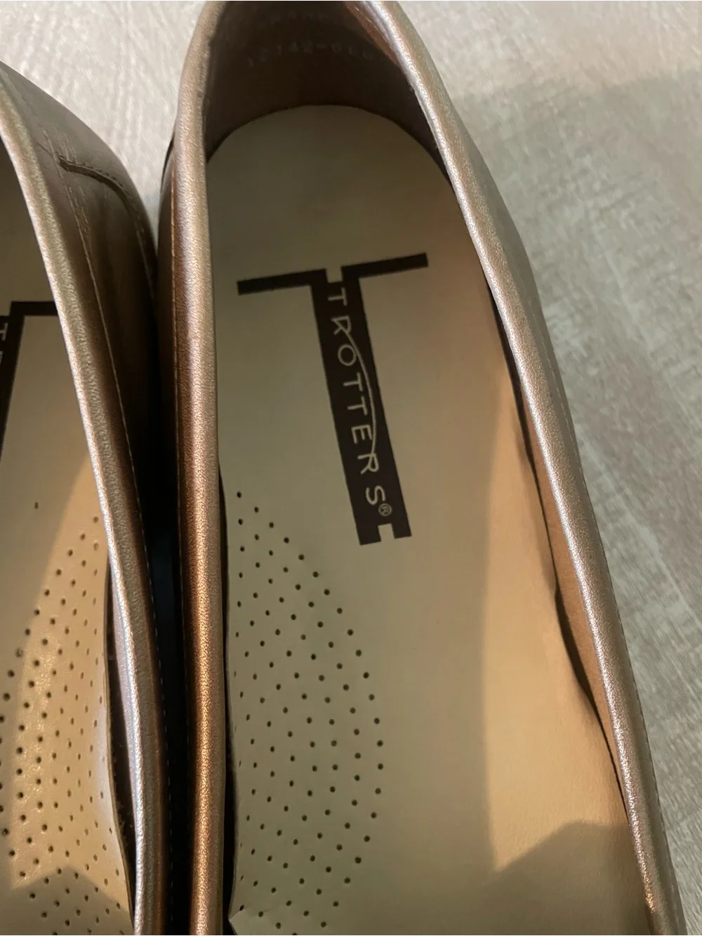 Trotter's Metallic Bronze Penny Loafers flats shoes slipons sz 10N leather